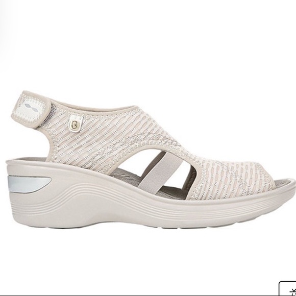 Bzees Shoes - BZEES Women's Bzees Dream Sandal Size 9M
